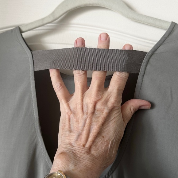 Summer Top with Interesting Back - Picture 4 of 9